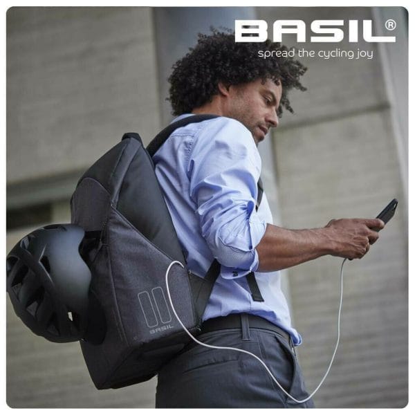 Basil B-Safe Nordlicht – fietsrugzak met LED-strip – 18 liter – zwart Fietszakken en Manden